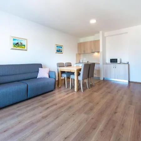 In With Sea View, Air Conditioning, Wifi, Washing Machine 4979-3 * Cavtat